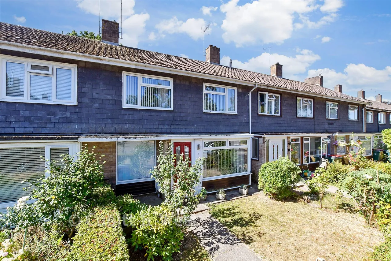 3 bed house for sale, Covert Close, Crawley, RH10