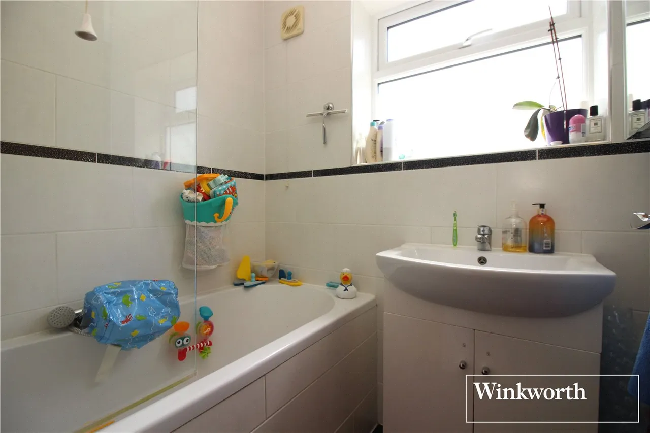 Ashley Drive, Borehamwood, Hertfordshire, WD6, photo 12