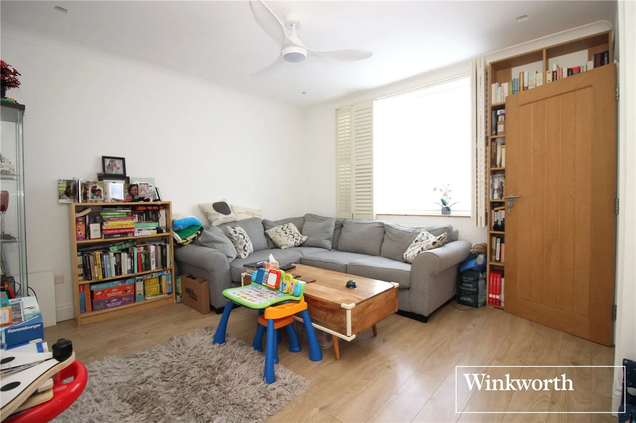 Ashley Drive, Borehamwood, Hertfordshire, WD6, photo 8
