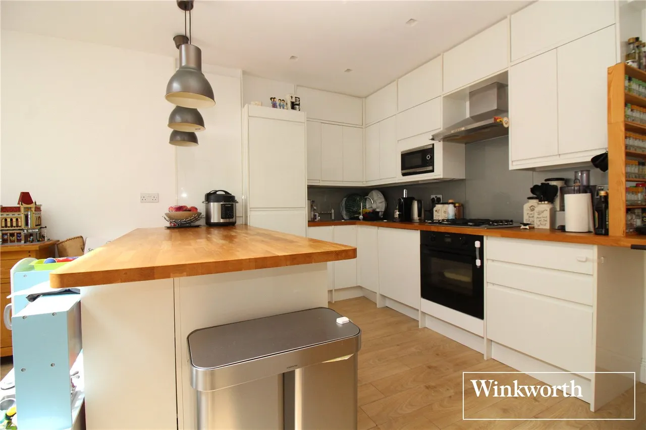 Ashley Drive, Borehamwood, Hertfordshire, WD6, photo 3
