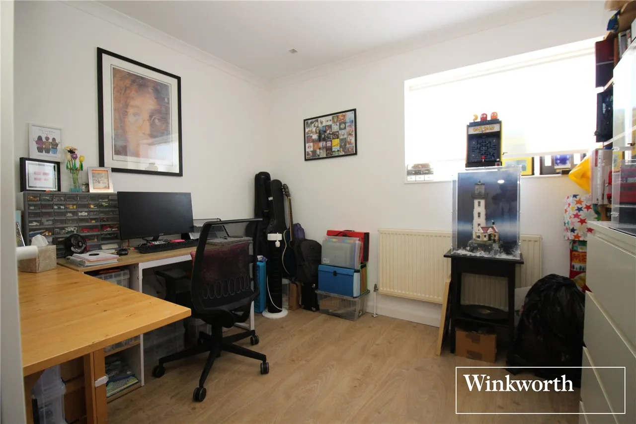 Ashley Drive, Borehamwood, Hertfordshire, WD6, photo 9