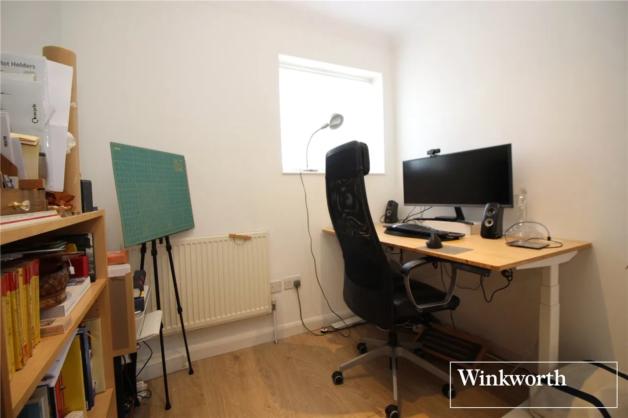 Ashley Drive, Borehamwood, Hertfordshire, WD6, photo 11