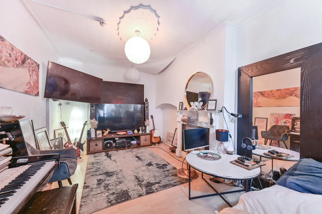 144 Ellesmere Road, London, photo 3