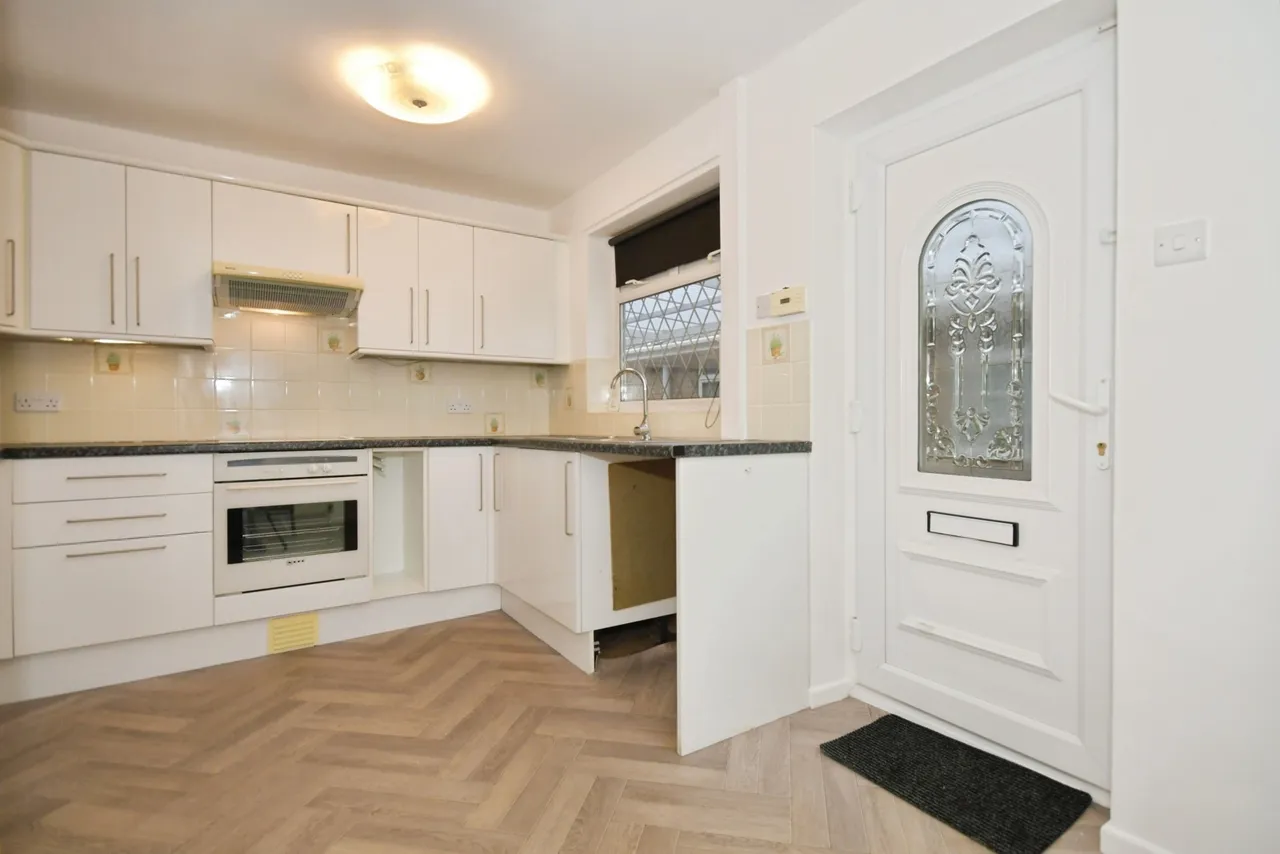 Hucklow Avenue, Inkersall, S43, photo 4