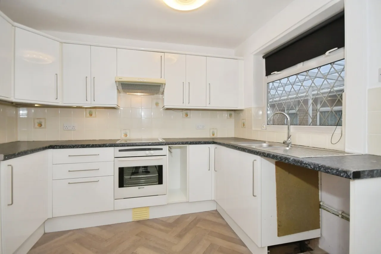 Hucklow Avenue, Inkersall, S43, photo 3