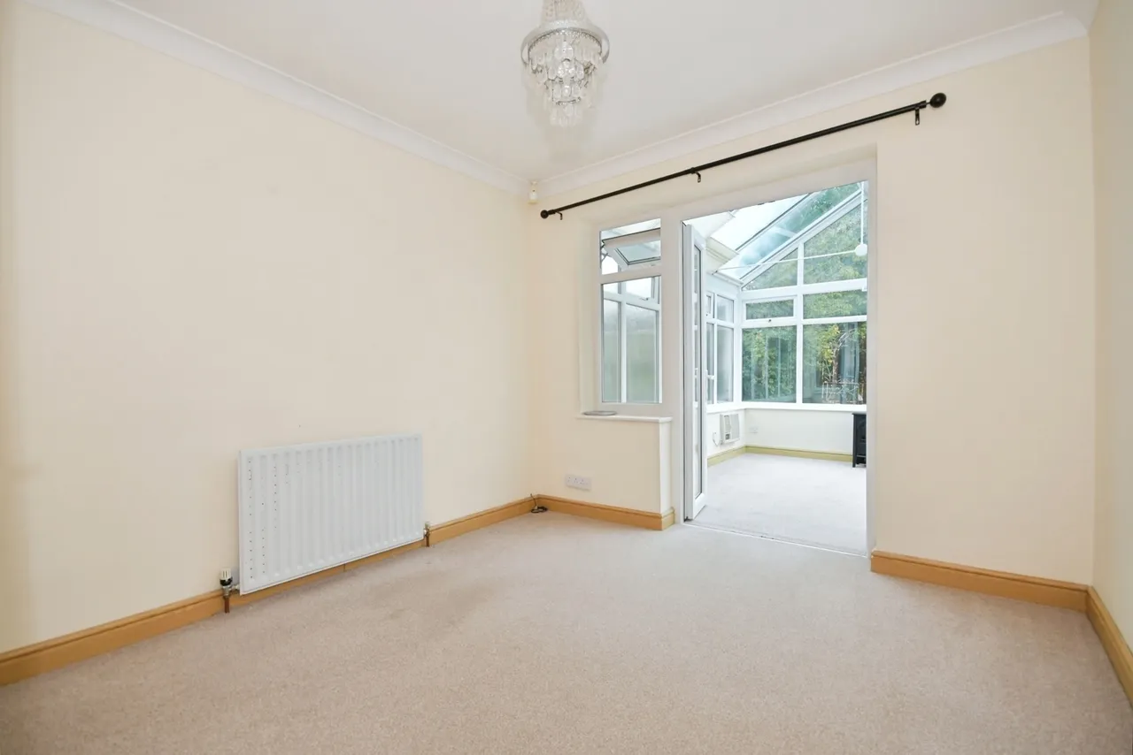 Hucklow Avenue, Inkersall, S43, photo 13