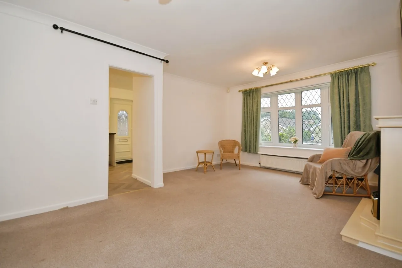 Hucklow Avenue, Inkersall, S43, photo 9