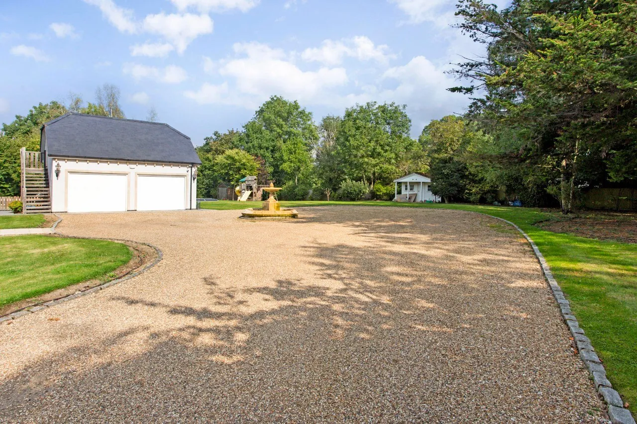 Hawthorn Hill, Warfield, RG42, photo 24
