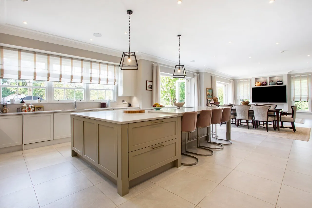 Hawthorn Hill, Warfield, RG42, photo 2
