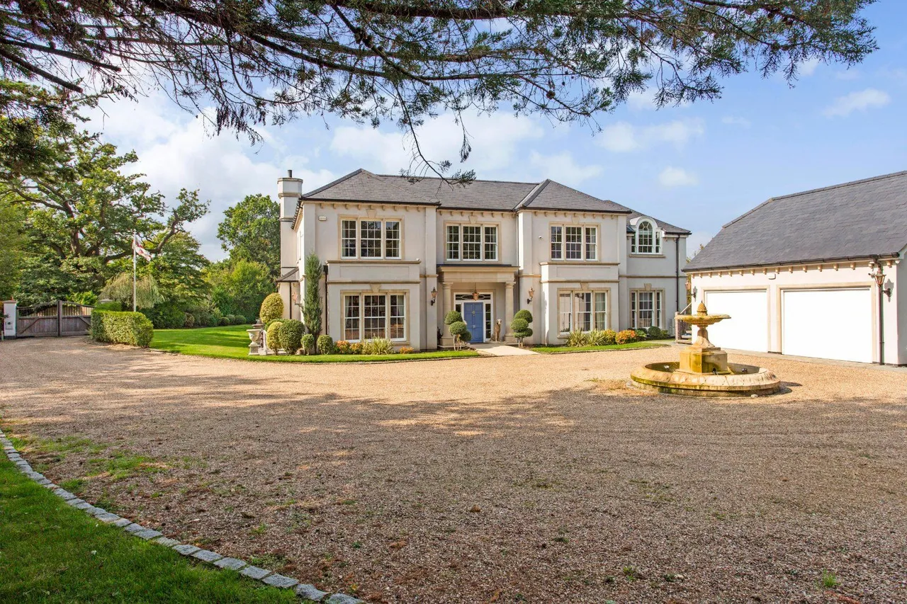 Hawthorn Hill, Warfield, RG42, photo 21