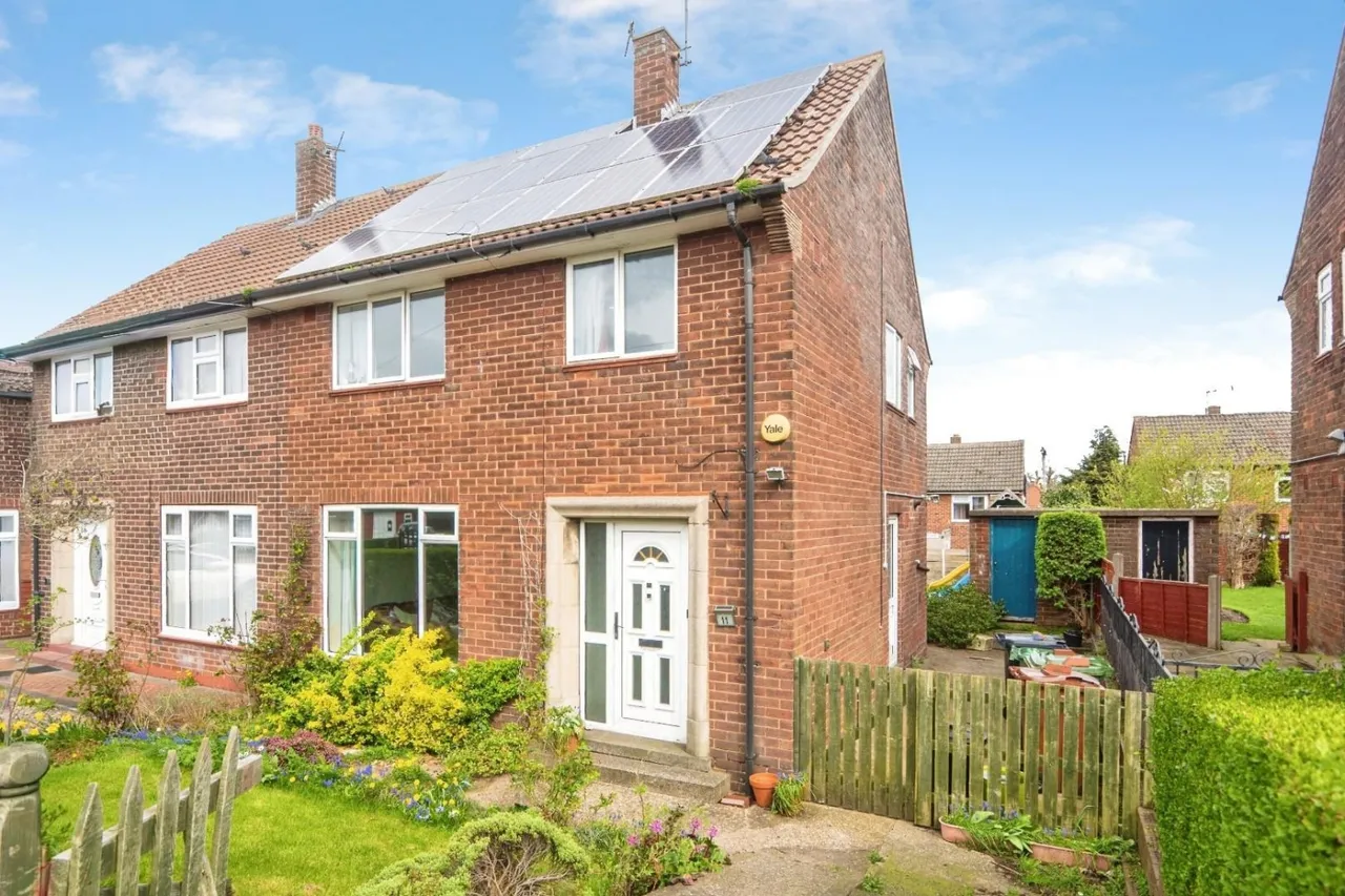 3 bed house for sale — Harley Drive, Bramley, LS13 4QY