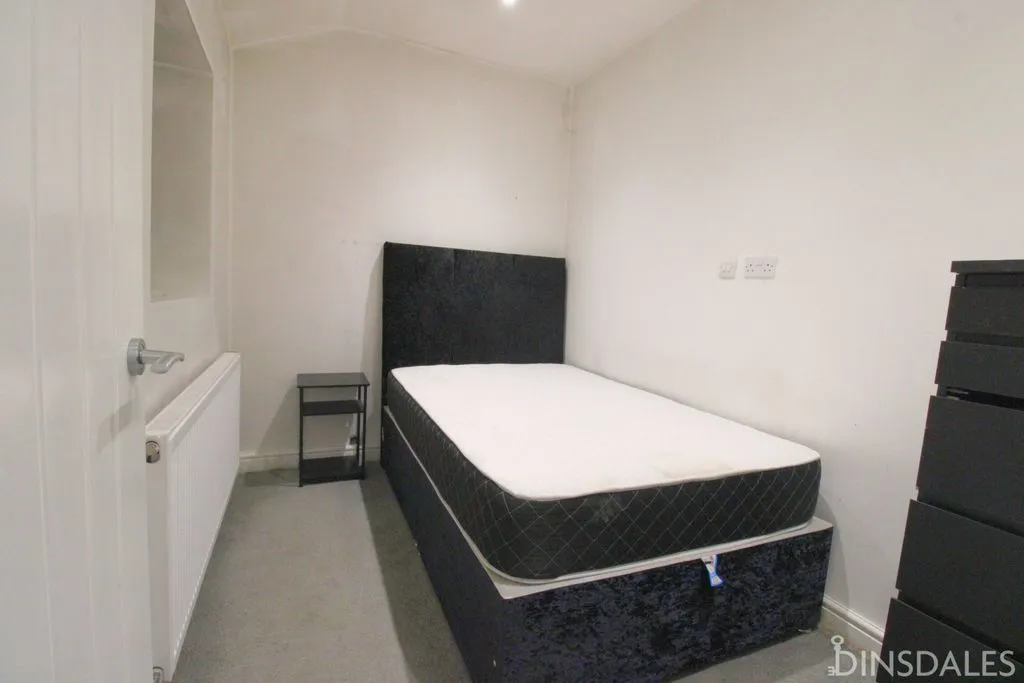 Southfield Lane, Bradford BD5 9HQ, photo 5