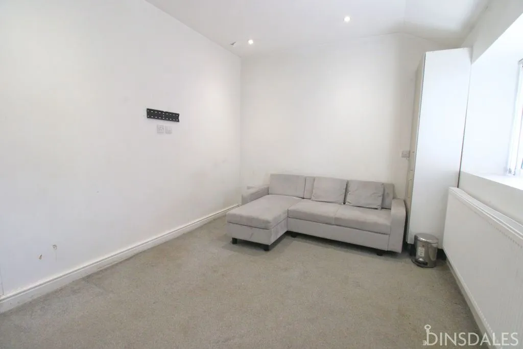 Southfield Lane, Bradford BD5 9HQ, photo 3