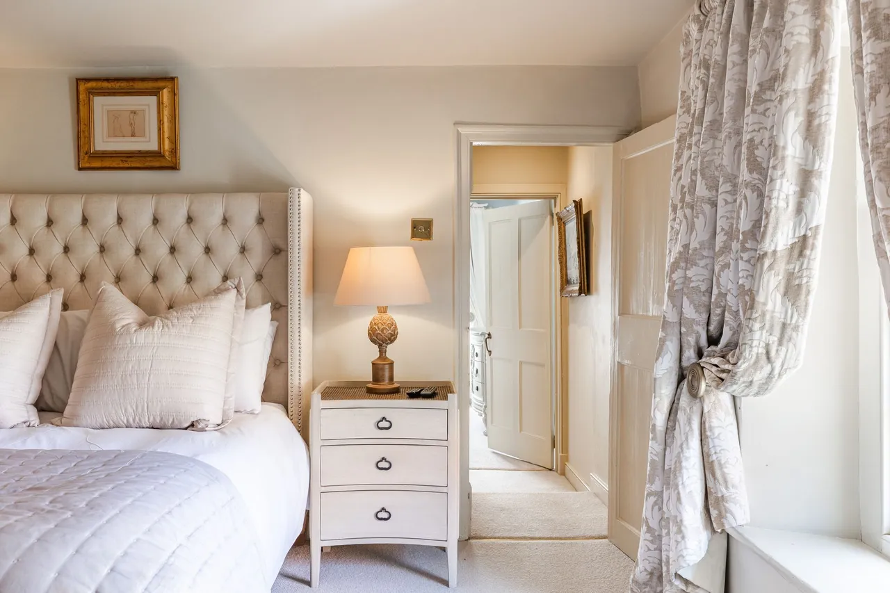 Beautifully Renovated Cottage Moments, photo 11