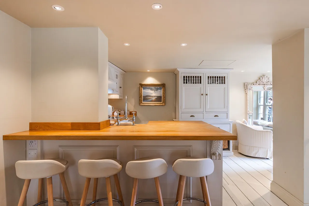 Beautifully Renovated Cottage Moments, photo 9