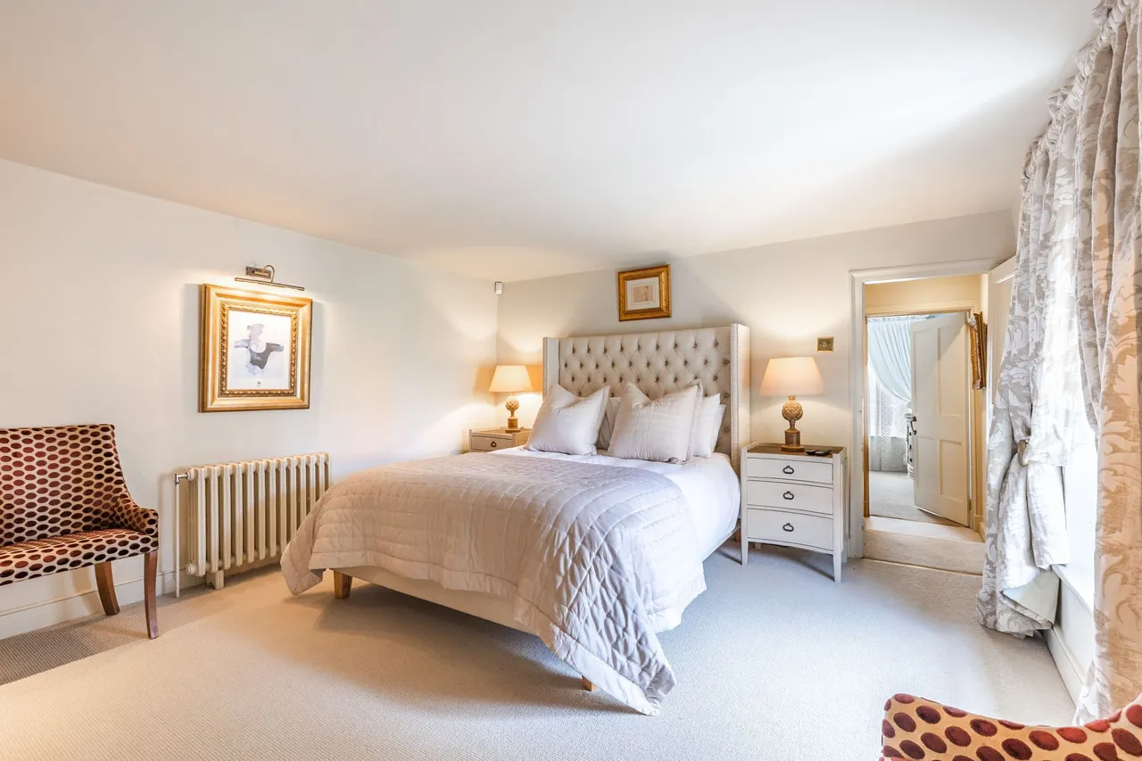 Beautifully Renovated Cottage Moments, photo 2
