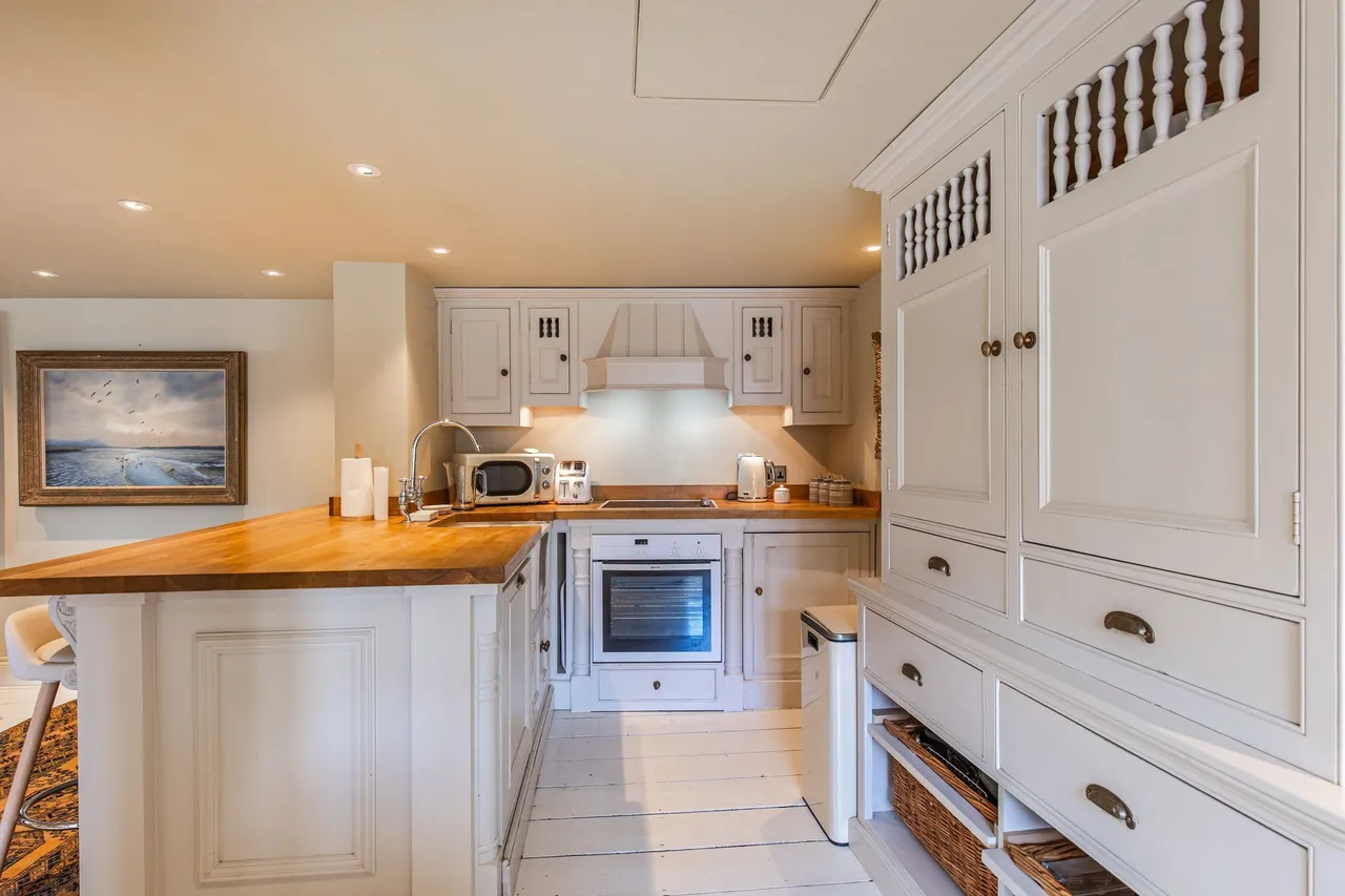 Beautifully Renovated Cottage Moments, photo 6
