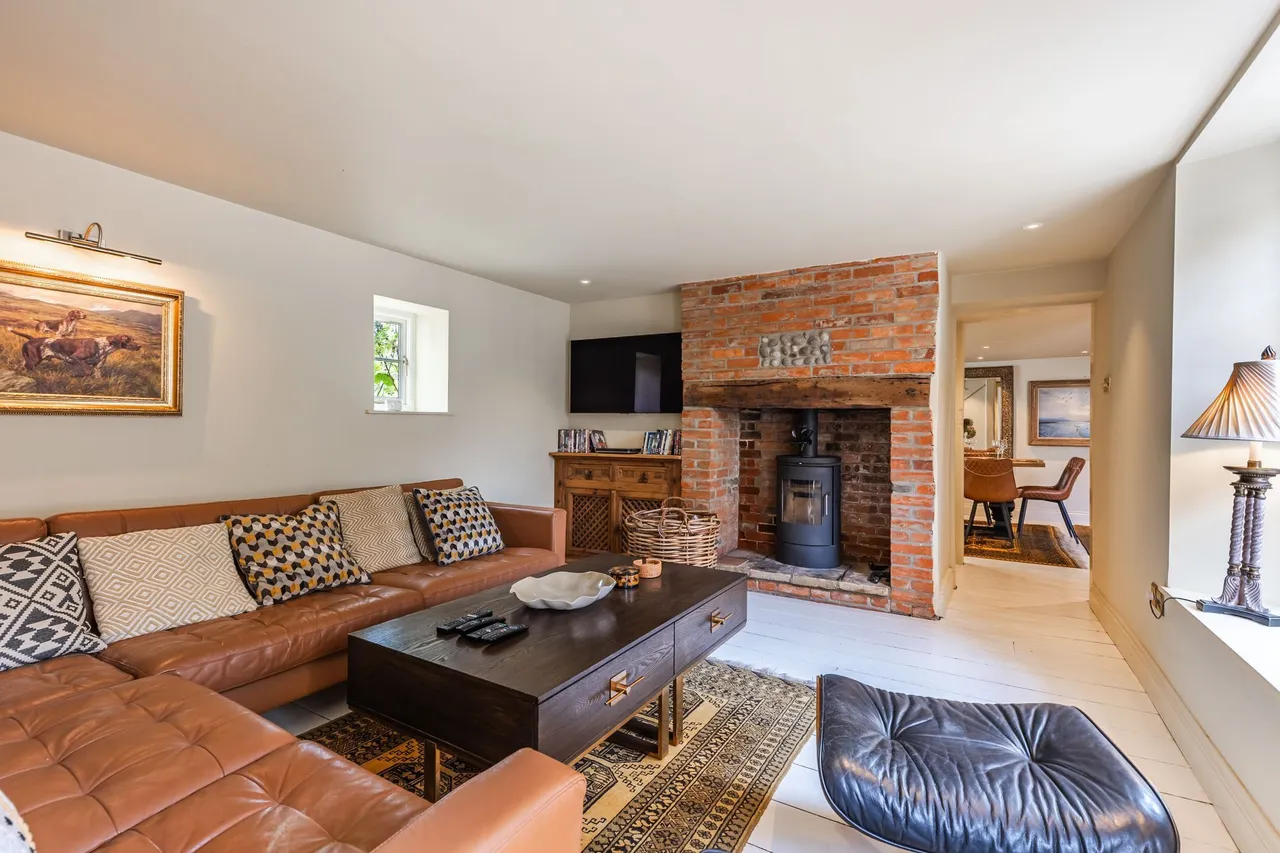 Beautifully Renovated Cottage Moments, photo 4