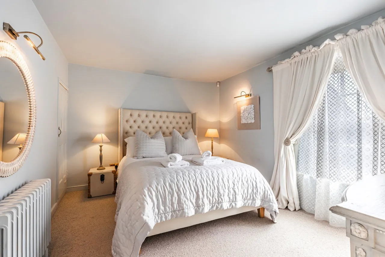 Beautifully Renovated Cottage Moments, photo 14