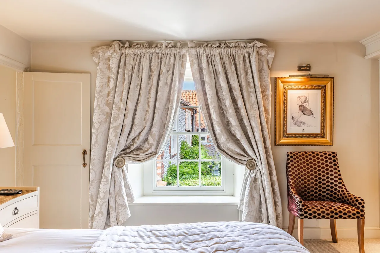 Beautifully Renovated Cottage Moments, photo 12