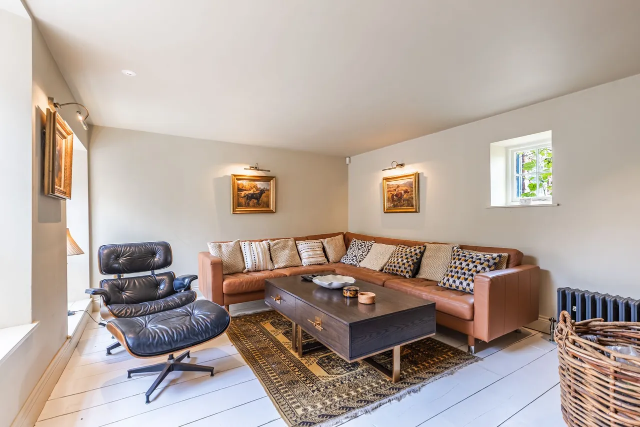 Beautifully Renovated Cottage Moments, photo 7