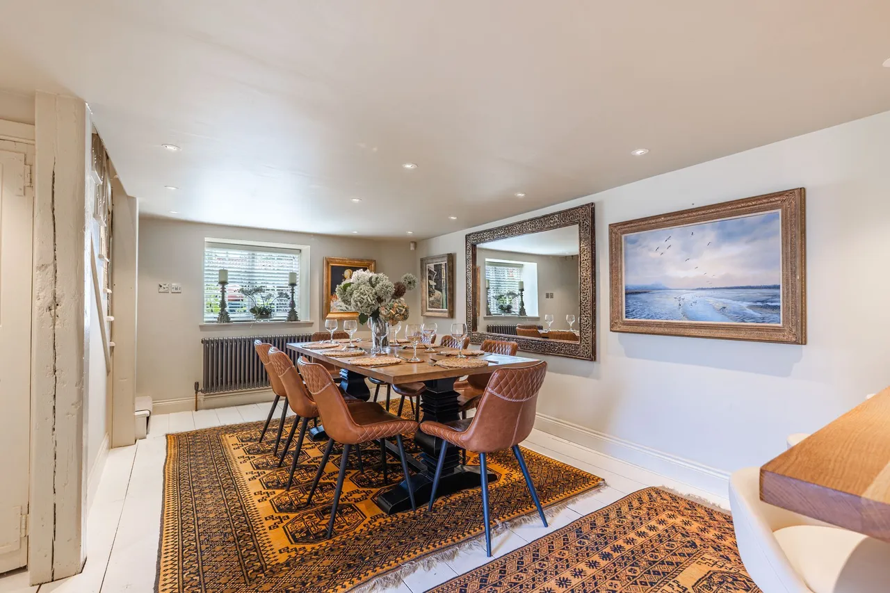 Beautifully Renovated Cottage Moments, photo 5