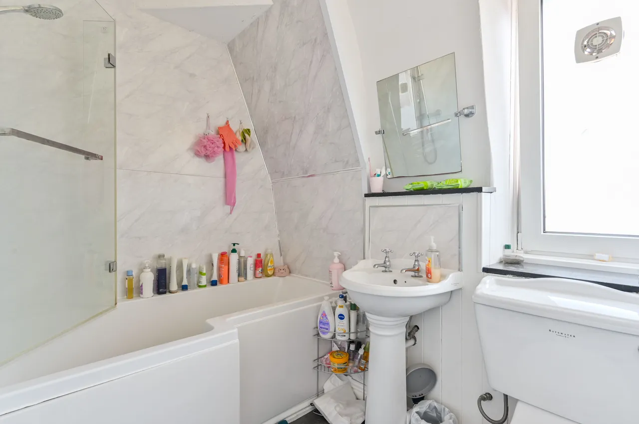 37 Bradfield House, Wandsworth Road, London, photo 5