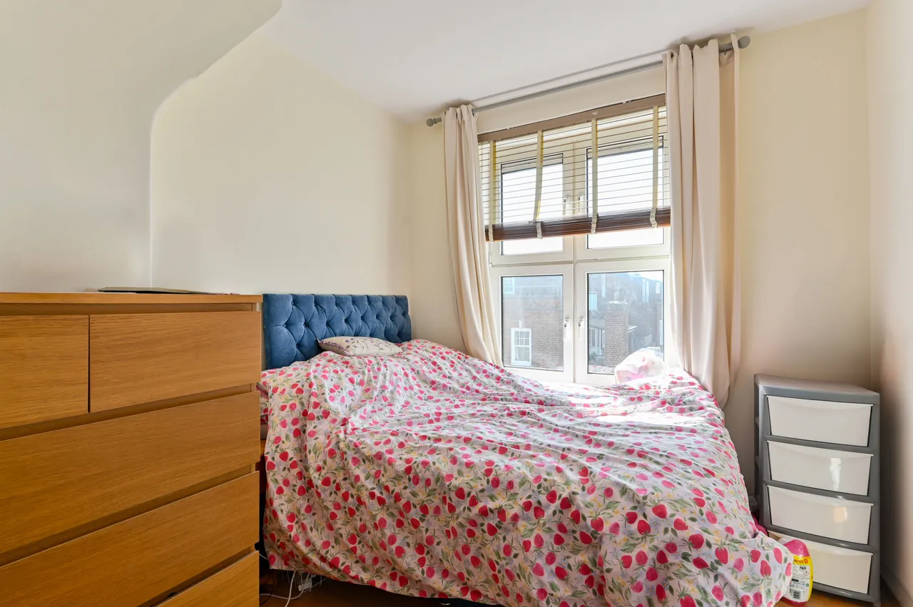 37 Bradfield House, Wandsworth Road, London, photo 2