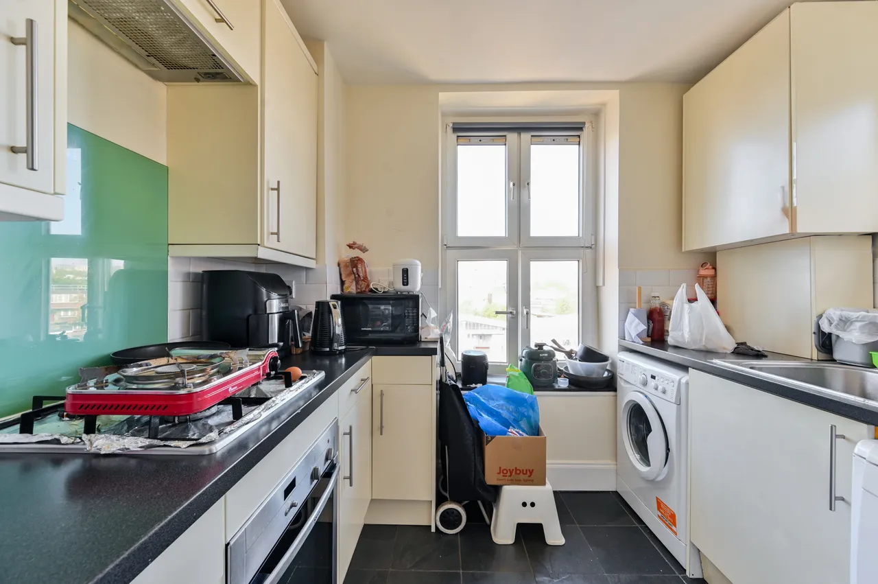 37 Bradfield House, Wandsworth Road, London, photo 4
