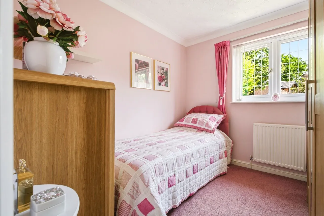 Mardle Close, Caddington, LU1, photo 17