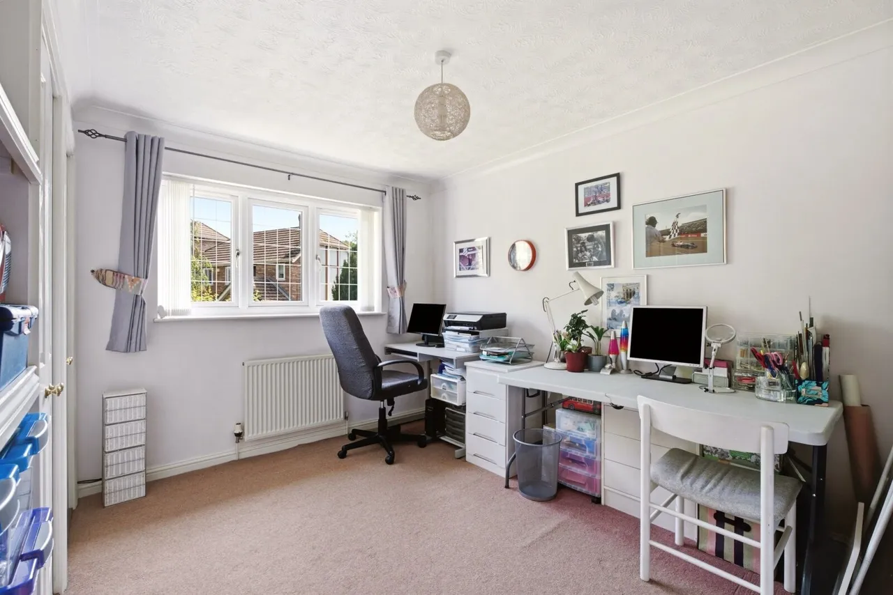 Mardle Close, Caddington, LU1, photo 18