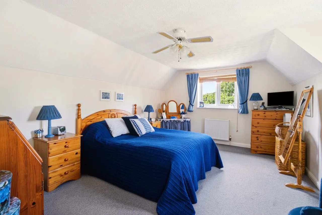 Mardle Close, Caddington, LU1, photo 12