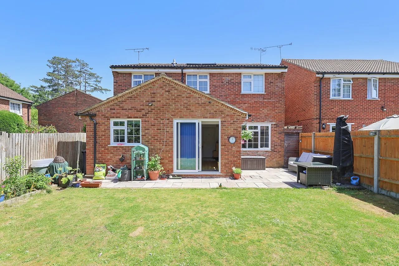 4 bed property for sale, Collingwood Close, Horley, RH6