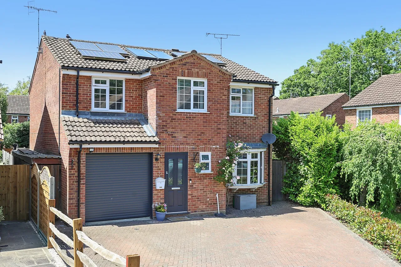 Collingwood Close, Horley, RH6, photo 3