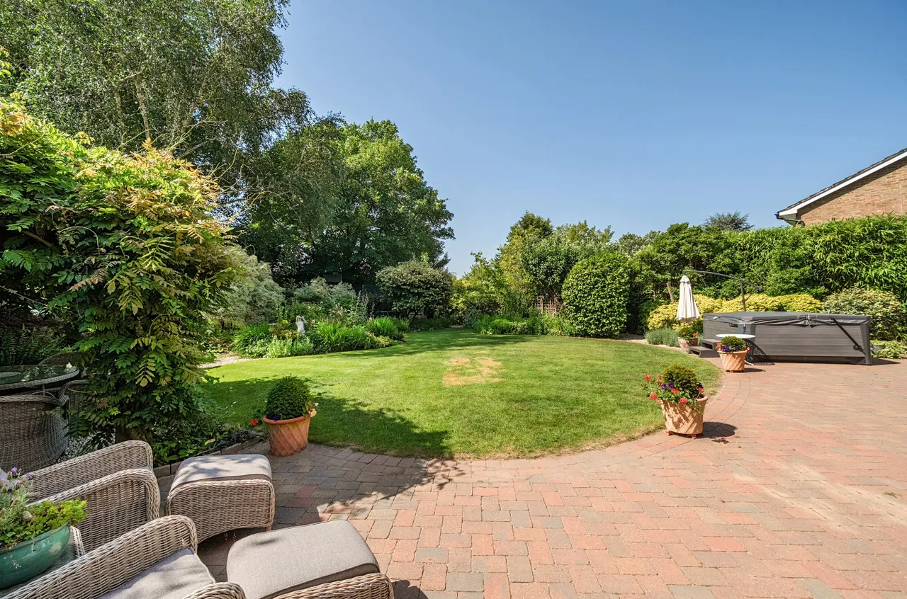 Heathside Park Road, Woking, GU22, photo 47