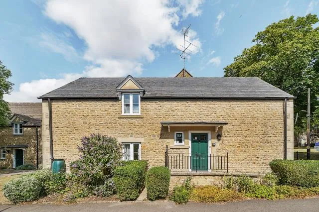 2 bed flat for sale, The Playing Close, Charlbury, OX7