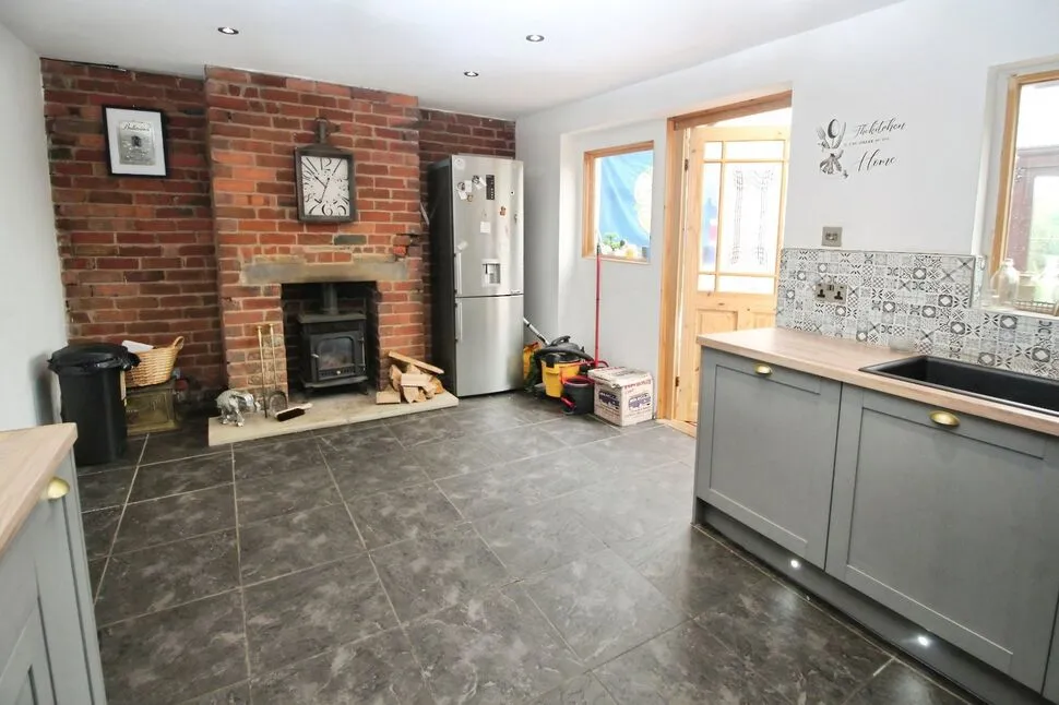 Taylor Hill Road, Taylor Hill, Huddersfield, West Yorkshire, HD4, photo 3