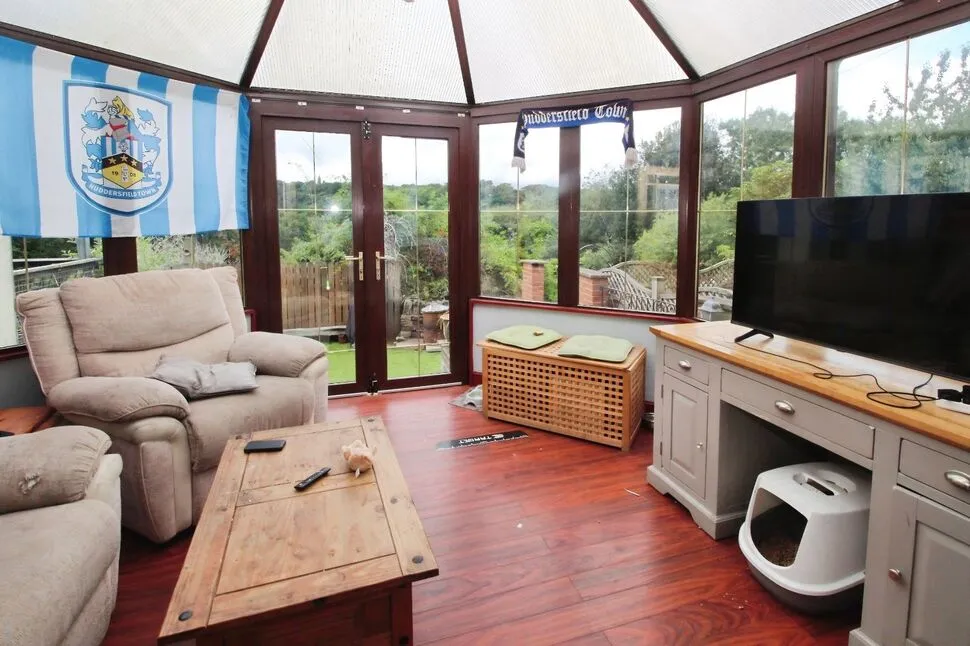 Taylor Hill Road, Taylor Hill, Huddersfield, West Yorkshire, HD4, photo 5