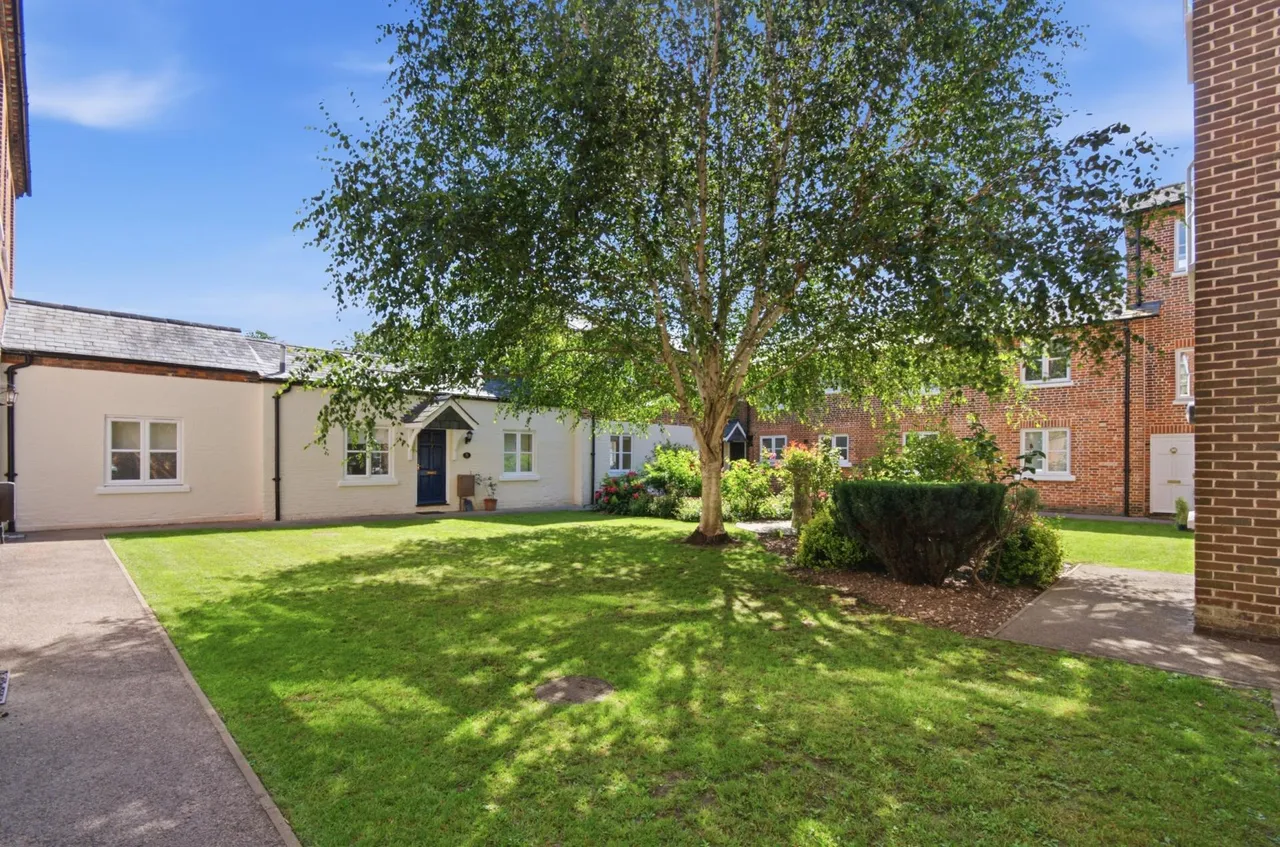 The Cloisters, Junction Road, photo 11