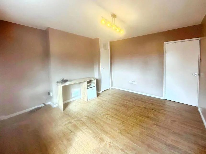 South Molton Road, London, E16, photo 3