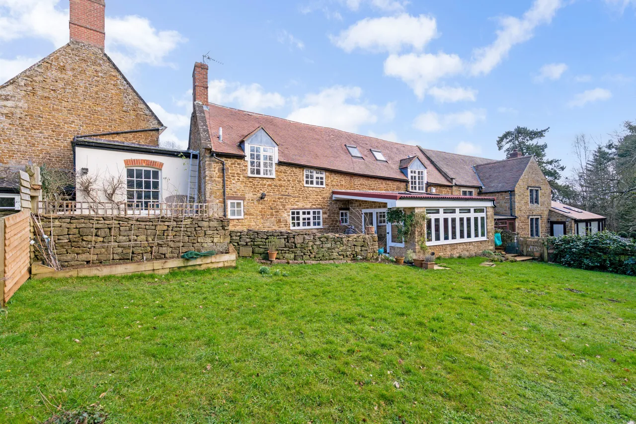 3 bed house for sale — Oxford Road, Adderbury, OX17