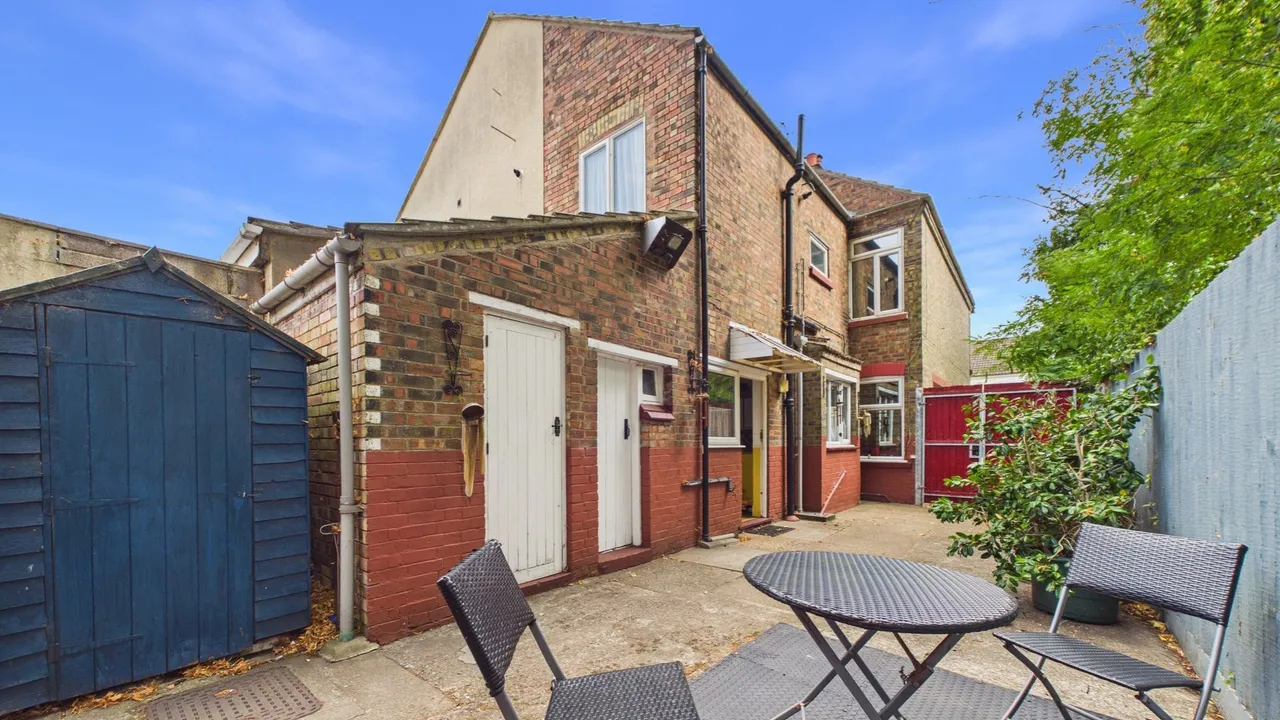 Queens Walk, Peterborough, PE2, photo 4