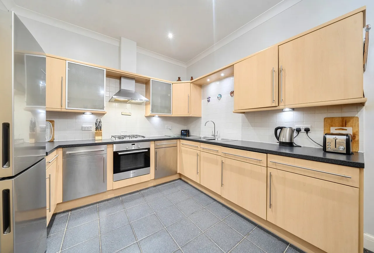 Lumley Road, Horley, RH6 7LB, photo 2
