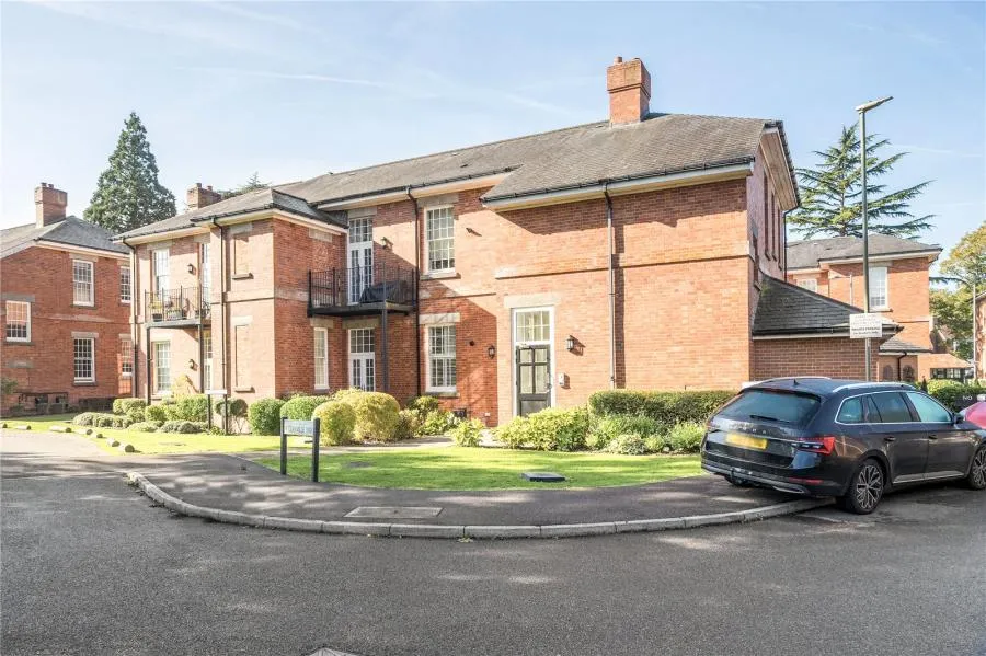 2 bed flat for sale, Glanville Way, Epsom, KT19