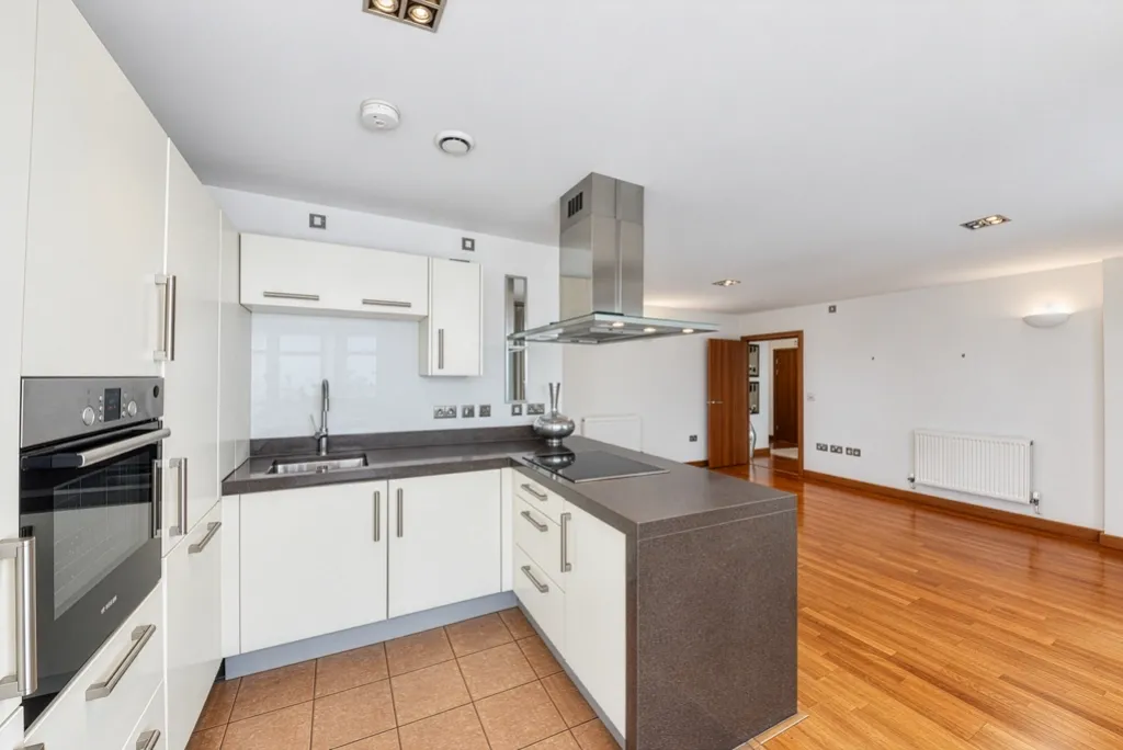 Bridges Court Road, Clapham, SW11, photo 11
