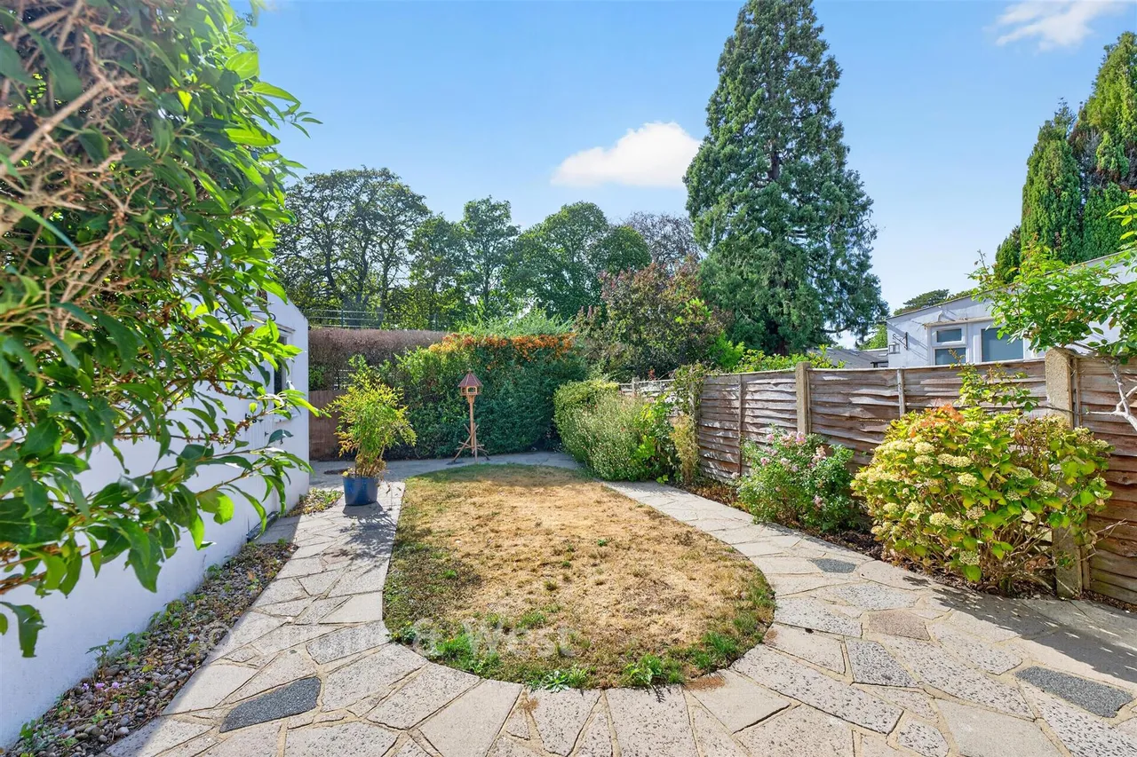 Courtlands Crescent, Banstead, SM7, photo 3