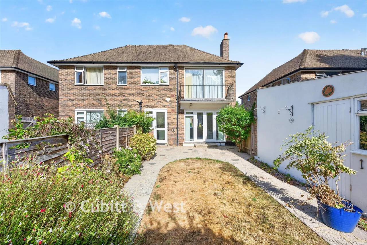 Courtlands Crescent, Banstead, SM7, photo 11