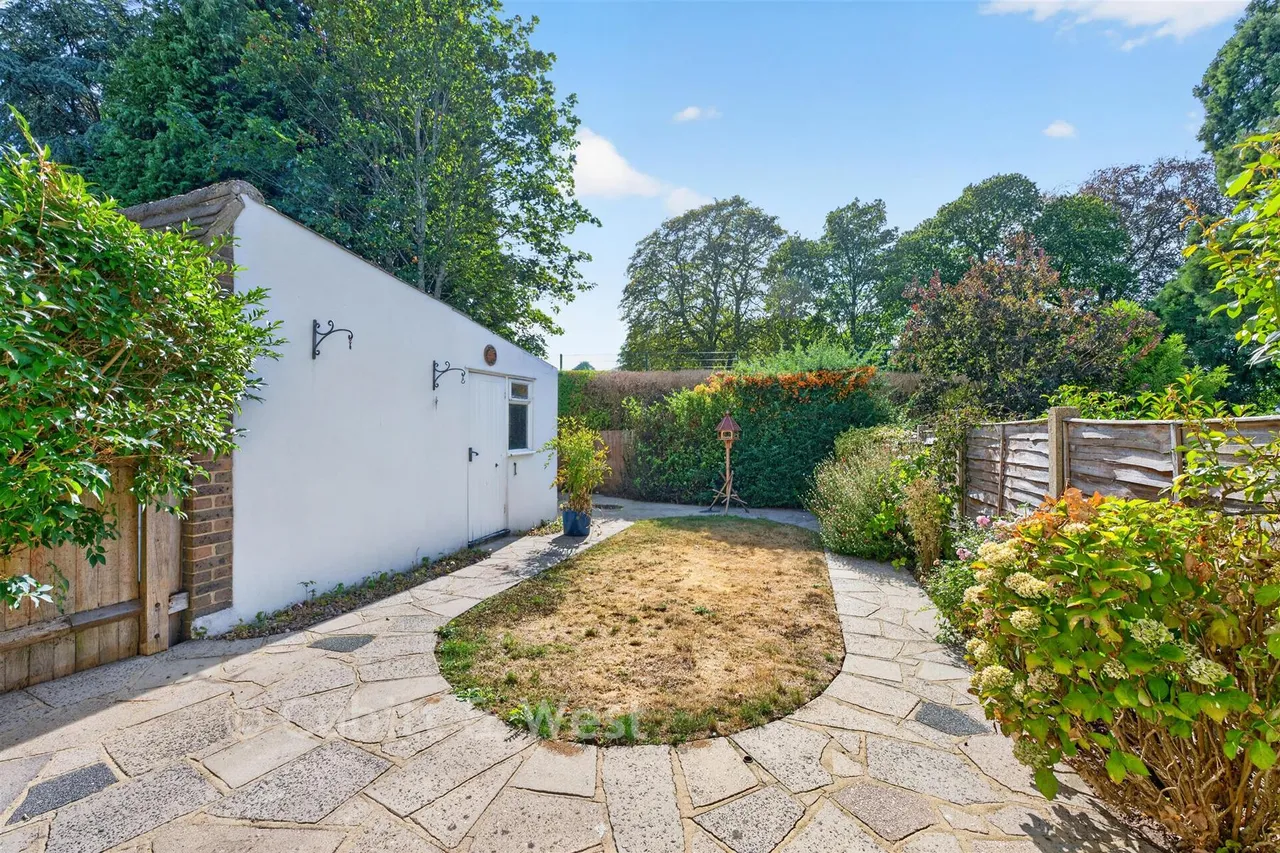 Courtlands Crescent, Banstead, SM7, photo 9