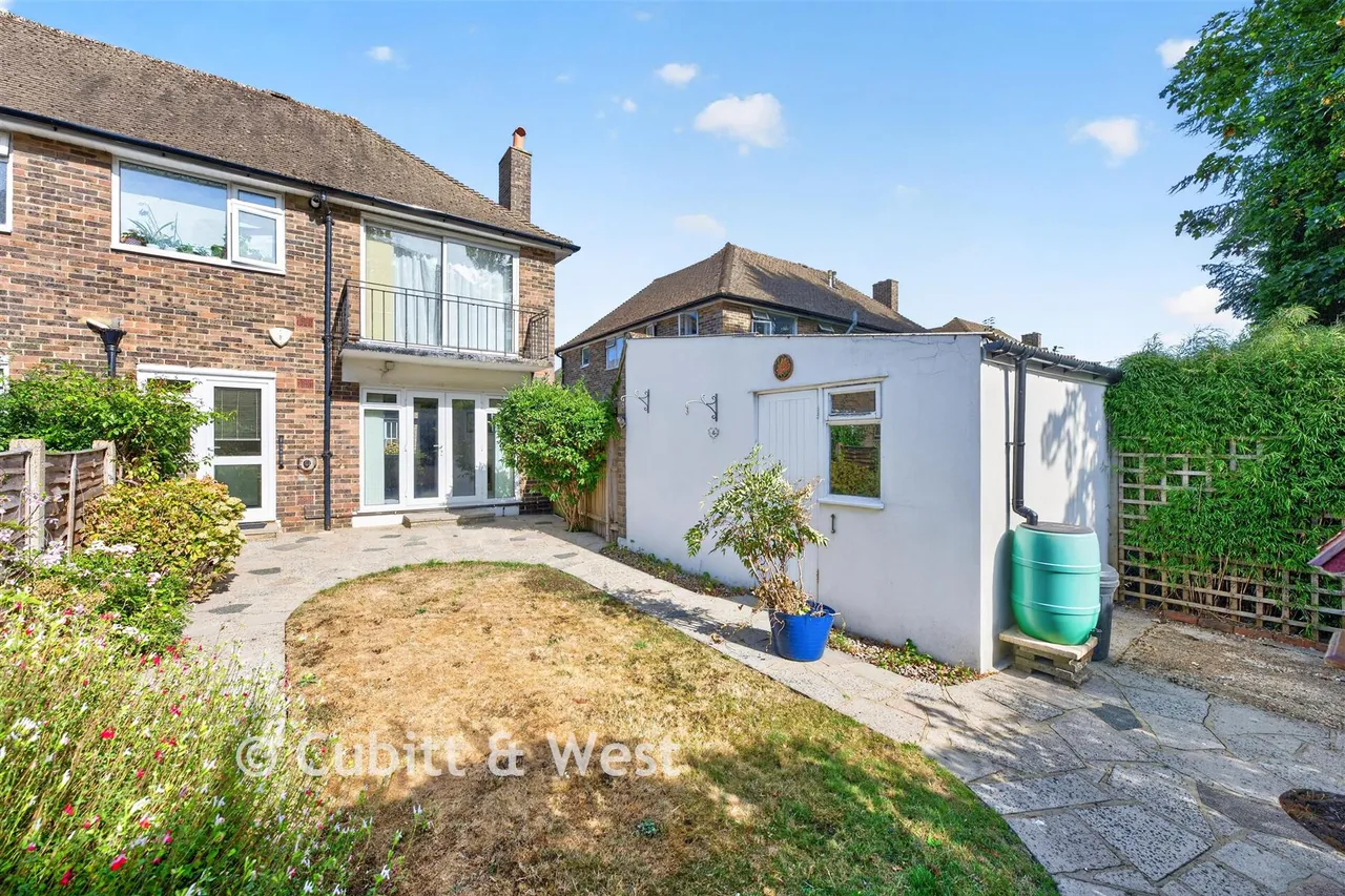 Courtlands Crescent, Banstead, SM7, photo 10