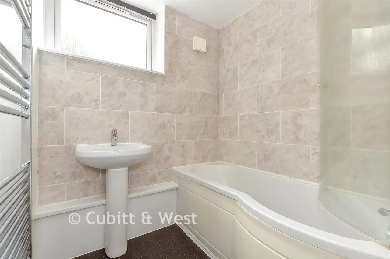 Juniper Square, Havant, PO9, photo 9